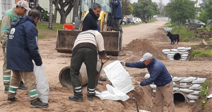 LA MUNICIPALIDAD DE SANTA FE REALIZA TRABAJOS PARA EL DRENAJE DE AGUA EN COLASTINÉ NORTE