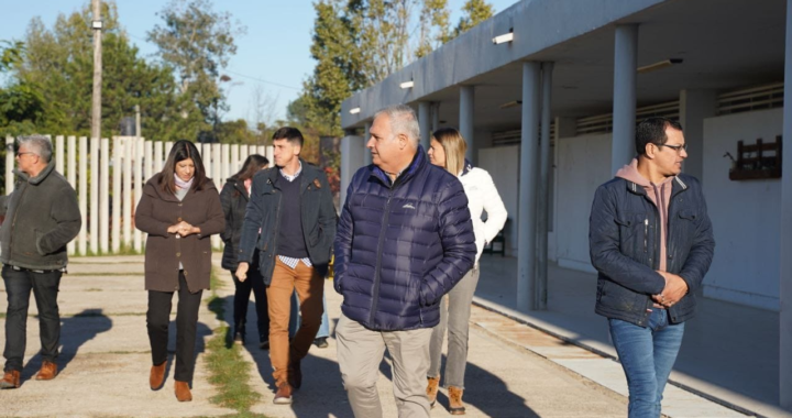 CLARA GARCÍA JUNTO AL PRESIDENTE DE LA CÁMARA DE DIPUTADOS VISITÓ LA ESCUELA SECUNDARIA 590 JUAN JOSÉ SAER DE ARROYO LEYES