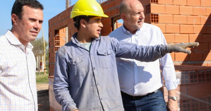 PEROTTI RECORRIÓ LA OBRA DE CONSTRUCCIÓN DE 183 VIVIENDAS EN BARRIO LA FLORIDA DE SANTA FE