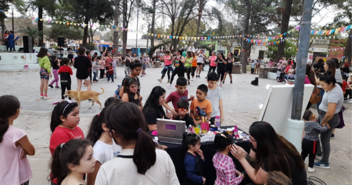 LA BIBLIOTECA DOMINGO GUZMÁN SILVA FESTEJÓ SUS 105 AÑOS EN LA PLAZA CENTRAL DE RINCÓN