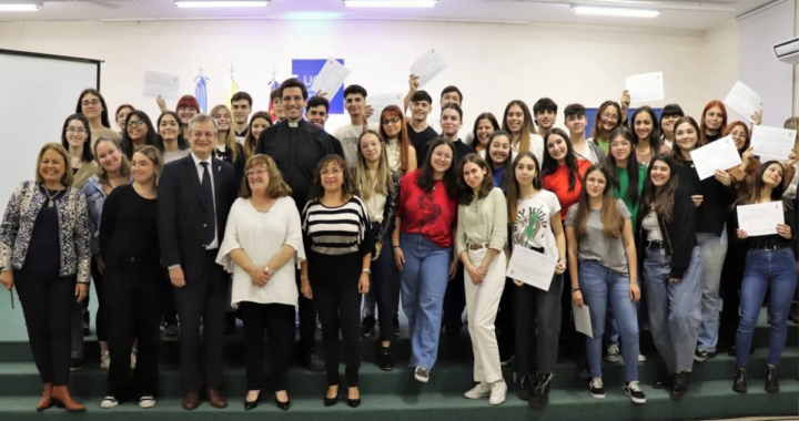 LA UNIVERSIDAD CATÓLICA OTORGÓ LAS BECAS «MONSEÑOR ZAZPE» A ESTUDIANTES DE SANTA ROSA DE CALCHINES