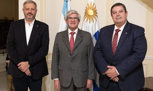 UNL CONSOLIDA SUS VÍNCULOS CON EL SECTOR CIENTÍFICO-TÉCNICO DE URUGUAY