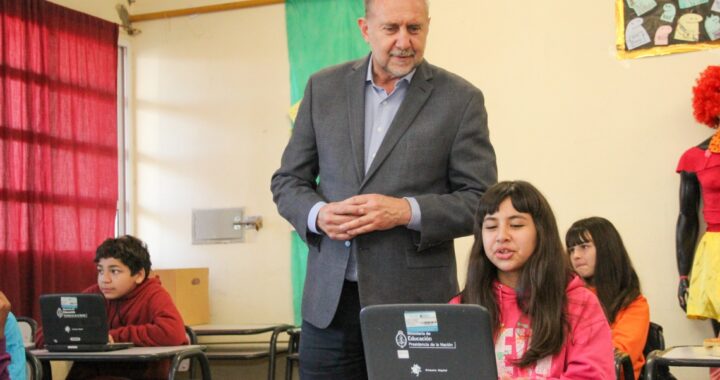 PEROTTI INAUGURÓ LA RED DE WIFI SANTA FE + CONECTADA EN DOS NUEVAS ESCUELAS DE LA CIUDAD CAPITAL