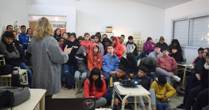 NATALIA GALEANO ANUNCIÓ EL INICIO DE OBRA DEL PLAYÓN MULTIDEPORTIVO EN ESCUELA N°535 FLORENCIO YOSSEN