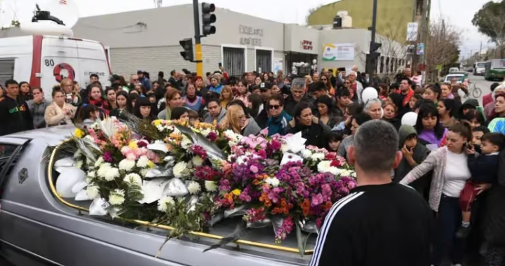 EL ÚLTIMO ADIÓS A MORENA: VELARON LOS RESTOS DE LA NENA ASESINADA POR MOTOCHORROS