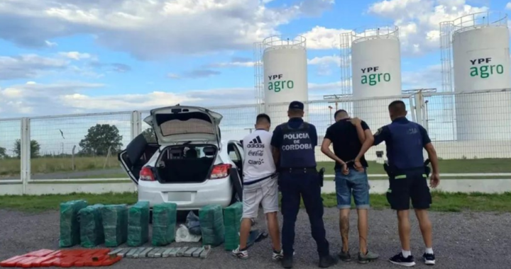 CASI MEDIA TONELADA DE MARIHUANA: DETIENEN A TRAFICANTES EN UN AUTO QUE HABIA SIDO ROBADO EN COLASTINE NORTE