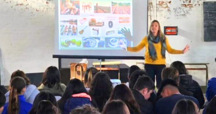 CHARLA SOBRE CUIDADO DEL ARBOLADO PÚBLICO Y VEGETACIÓN NATIVA EN LA EETP N° 370 DE CAYASTÁ