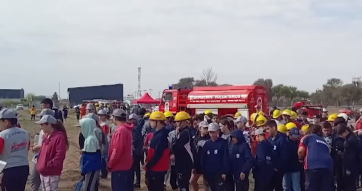 JORNADA DE APRENDIZAJE Y CAMARADERÍA: CADETES DE SANTA ROSA PARTICIPAN EN ENCUENTRO NACIONAL DE BOMBEROS