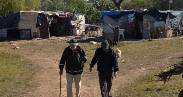 EN UNA SEMANA, SE CONSTRUYERON DOS VIVIENDAS: UNA SOLUCIÓN PARA ERRADICAR RANCHOS Y OCUPACIÓN ILEGAL EN TERRAPLENES