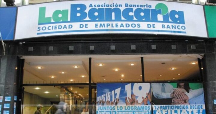 LA BANCARIA ACORDÓ UN ADELANTO DE 21,8%, POR LO QUE EL SALARIO MÍNIMO SERÁ DE CASI $540 MIL