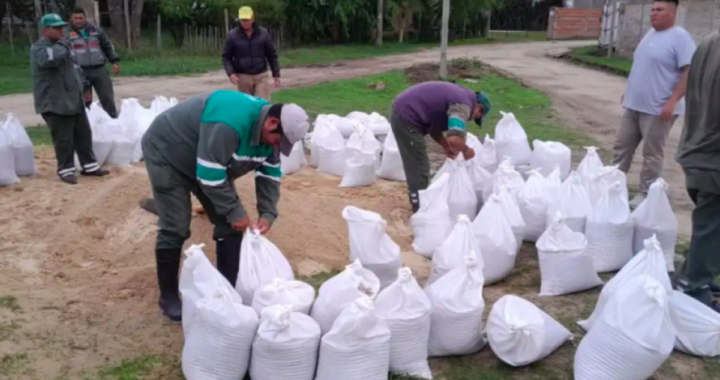 VECINOS DE COLASTINÉ SUR SE AUTOEVACUARON ANTE LA CRECIDA DEL RÍO PARANÁ