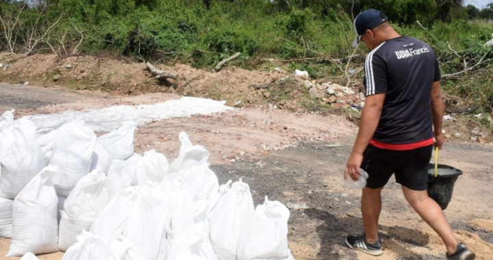 PREOCUPACIÓN EN COLASTINÉ SUR ANTE CRECIDA DEL RÍO: LOS VECINOS PIDEN BOLSAS DE ARENA PARA PROTEGER SUS CASA