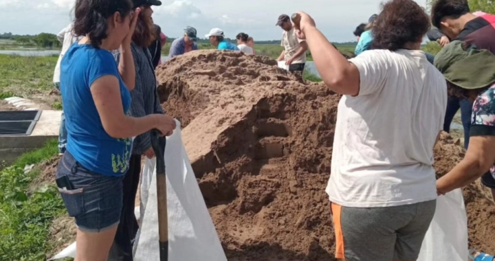 TRABAJO CONJUNTO ENTRE VECINOS Y COMUNA PARA EL REFUERZO EN DEFENSA DE CAMPO DEL MEDIO