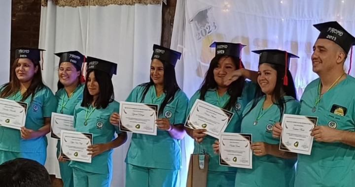 EMOTIVO RECONOCIMIENTO A LA PRIMERA PROMOCIÓN DE ENFERMERÍA EN EL INSTITUTO SUPERIOR N° 67 «YAPEYÚ»