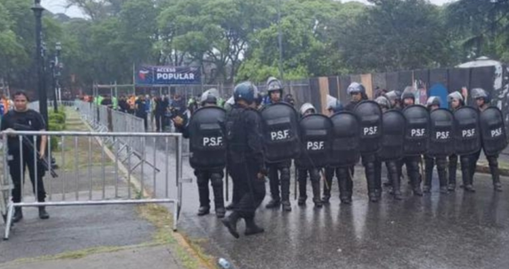 UN POLICÍA SANTAROSERO PROTAGONIZÓ DISTURBIOS EN EL PARTIDO COLÓN – GIMNASIA Y PERROS POLICÍA RESULTAN HERIDOS