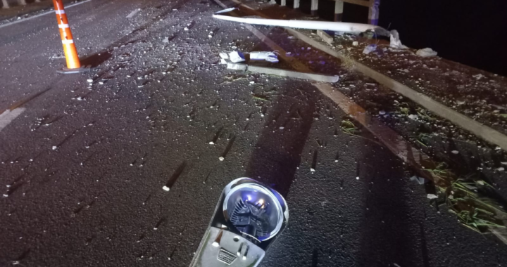 IMPACTANTE ACCIDENTE EN LA 168: UN VEHÍCULO DE GRAN PORTE DESTROZÓ LA BARRERA DE CONTENCIÓN SOBRE EL ALIVIADOR DEL COLASTINÉ