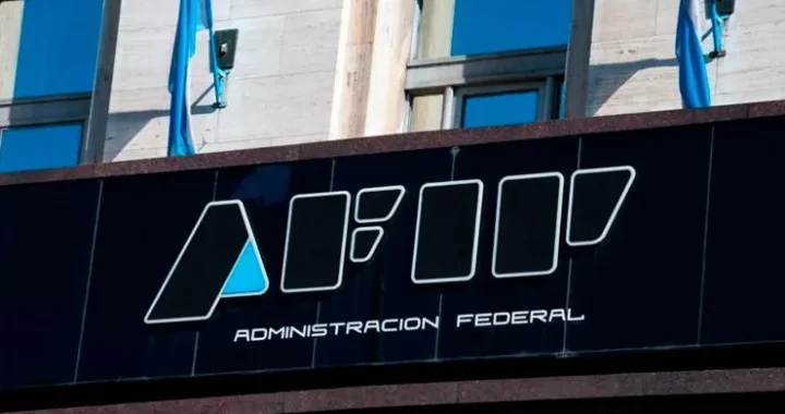 DÓLAR: YA SE PUEDE GESTIONAR LA DEVOLUCIÓN DE LAS PERCEPCIONES DE 2023 EN LA AFIP