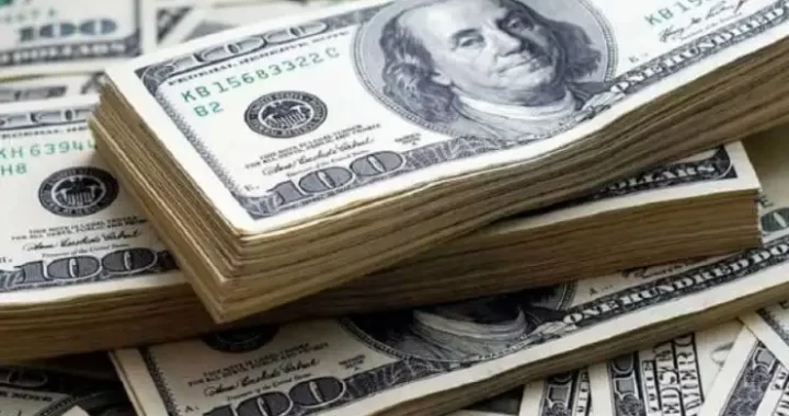 EL DÓLAR BLUE PEGÓ UN SALTO DE 70 PESOS: A CUÁNTO CERRÓ