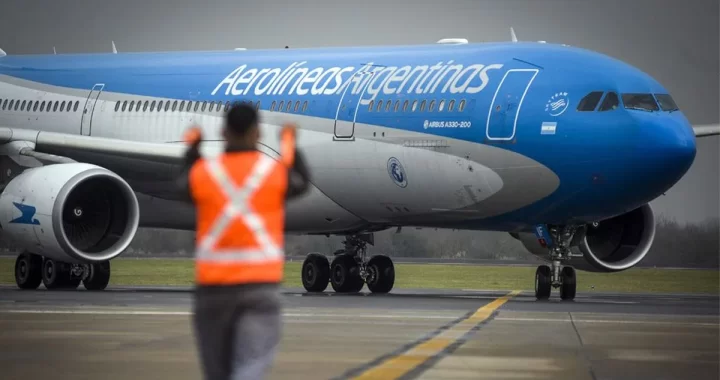 EL GOBIERNO REDUJO EN UN 43% LA ESTRUCTURA GERENCIAL DE AEROLÍNEAS ARGENTINAS