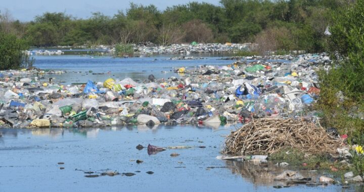 EL FISCAL LASCURAIN INVESTIGA SI EL BASURAL A CIELO ABIERTO DE RINCÓN CONTAMINÓ LAS AGUAS EN LA LAGUNA SETÚBAL