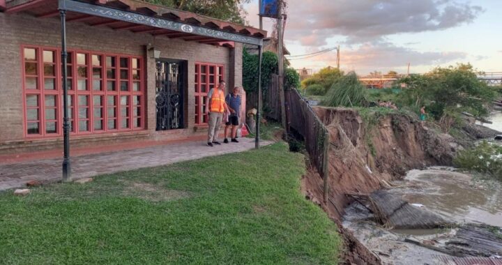 SON OCHO LAS FAMILIAS QUE DEBEN ABANDONAR SUS HOGARES TRAS EL DESMORONAMIENTO DE LA BARRANCA EN COLASTINE NORTE