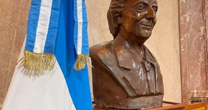 VILLARRUEL HIZO RETIRAR UN BUSTO DE NÉSTOR KIRCHNER DEL SENADO: «YO NO SOY SU VIUDA»