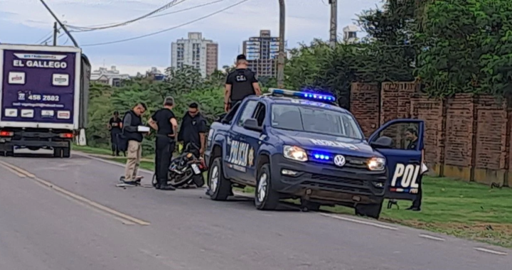 MURIÓ UN JOVEN MOTOCICLISTA TRAS CHOCAR CONTRA UNA COLUMNA EN ALTO VERDE