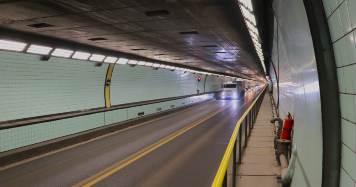 LICITAN LA REPARACIÓN DE REVESTIMIENTOS DE AZULEJOS DEL INTERIOR DEL TÚNEL SUBFLUVIAL