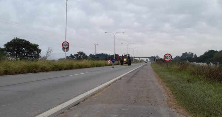 VIALIDAD NACIONAL AVANZA CON EL CORTE DE PASTO EN LA AUTOVÍA SANTA FE – PARANÁ