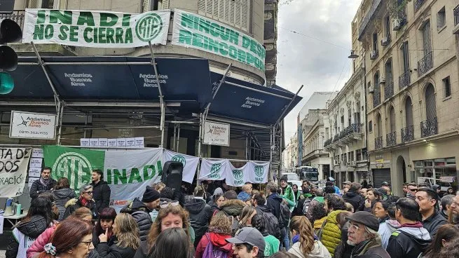 LOS TRABAJADORES DEL INADI CONVOCARON A UNA VIGILIA EN RECHAZO A LOS MÁS DE 160 DESPIDOS