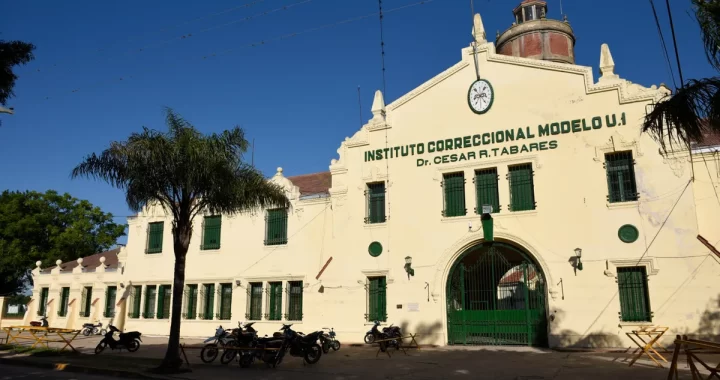 CORONDA: AGENTE PENITENCIARIO FUE DETENIDO CUANDO INTENTABA INGRESAR AL PENAL COCAÍNA Y MARIHUANA