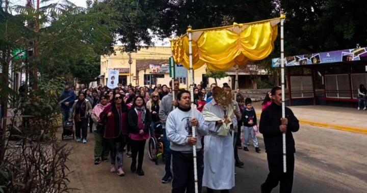 DEVOCIÓN EN SAN JOSÉ DEL RINCÓN: NUTRIDA PROCESIÓN DE CORPUS CHRISTI