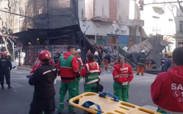 CONGRESO: CAOS POR UN DERRUMBE EN UNA OBRA EN CONSTRUCCIÓN