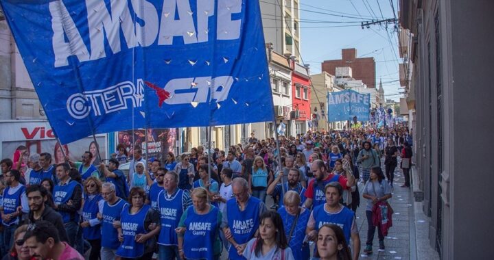 LOS DOCENTES PÚBLICOS LLEVAN ADELANTE UN PARO DE 24 HORAS EN LA PROVINCIA