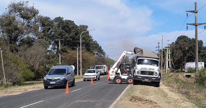 VIALIDAD PROVINCIAL REALIZA OBRAS DE MANTENIMIENTO EN LA RUTA 1 ENTRE RINCÓN Y ARROYO LEYES