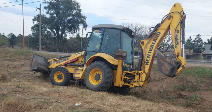 MANTENIMIENTO EN RUTA N° 1: SE AVANZA CON LOS TRABAJOS DE CUNETAS Y DESMALEZAMIENTO EN ARROYO LEYES