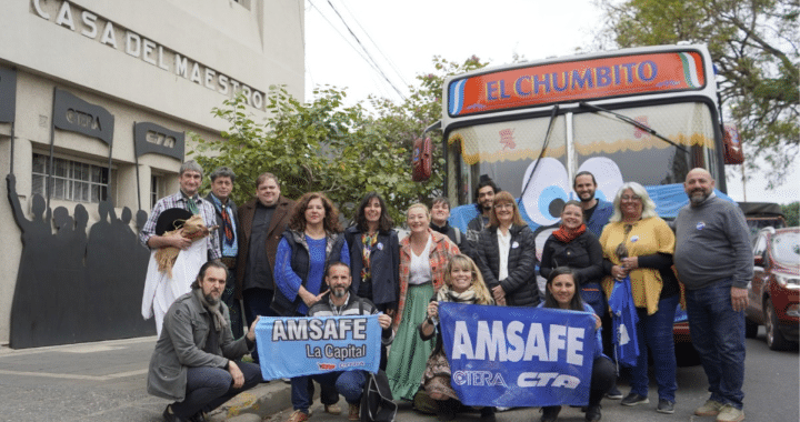 EL FESTEJO RODANTE DE AMSAFE LA CAPITAL LLEGA CON UNA CARAVANA A LA ESCUELA N° 590 «JUAN JOSÉ SAER» DE ARROYO LEYES