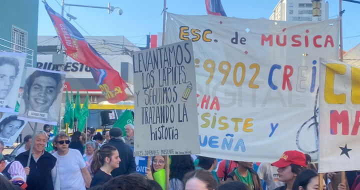 ESTUDIANTES Y AGRUPACIONES DE SANTA FE RECORDARON A LAS VÍCTIMAS DE LA NOCHE DE LOS LÁPICES