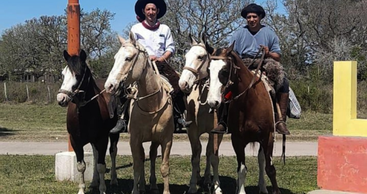 DOS HOMBRES DE LA BRAVA ATRAVIESAN LA COSTA SANTAFESINA Y PEREGRINAN A CABALLO HASTA EL SANTUARIO DEL GAUCHITO GIL