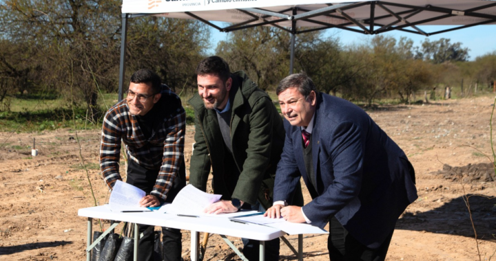 LA UNL FIRMÓ UN CONVENIO CON EL MINISTERIO DE AMBIENTE Y CAMBIO CLIMÁTICO Y EL MUNICIPIO DE RINCÓN