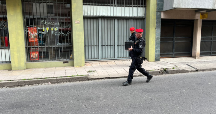 DETONACIÓN CONTROLADA EN EL CENTRO SANTAFESINO POR UN OBJETO SOSPECHOSO CERCA DE UNA ESCUELA