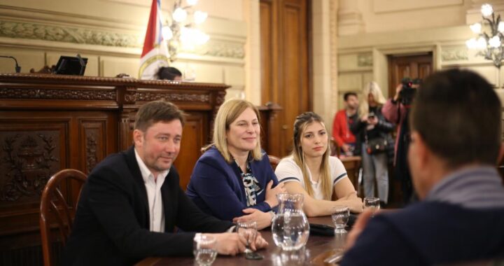 EL SENADO RECONOCIÓ A LA CAMPEONA MUNDIAL SUB 17 EN LEVANTAMIENTO MARÍA PAZ CASADEVALL