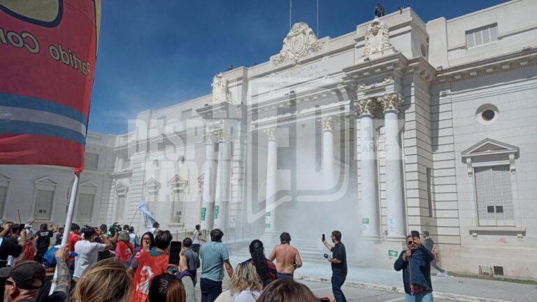 IMPUTAN A LOS MILITANTES GREMIALES DETENIDOS POR LOS INCIDENTES EN LA LEGISLATURA