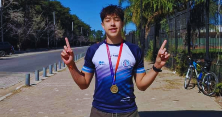 RECONOCIMIENTO A LA TRAYECTORIA DEL JOVEN TRIATLETA RINCONERO BENJAMÍN DESCALZO