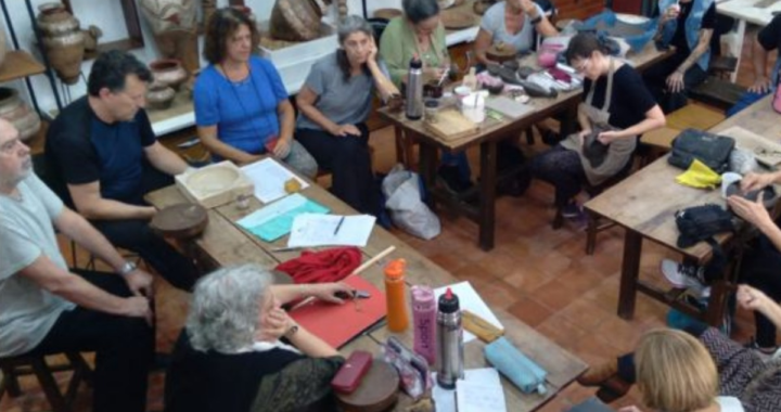 TALLER INTENSIVO DE CERÁMICA EN LA GUARDIA: UNA JORNADA DEDICADA AL ARTE Y LA TÉCNICA DEL AHUMADO