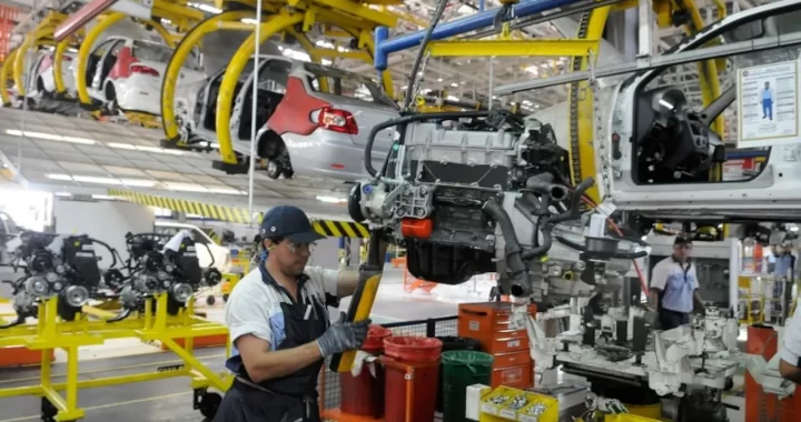 LA INDUSTRIA EN ARGENTINA CAYÓ UN 7,4% EN AGOSTO Y ACUMULA UN 12,1% EN ESTE 2024