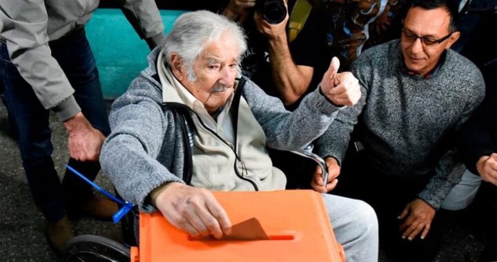 PEPE MUJICA FUE A VOTAR EN URUGUAY Y CRITICÓ AL GOBIERNO DE MILEI: «ESTÁ ACENTUANDO LA POBREZA»