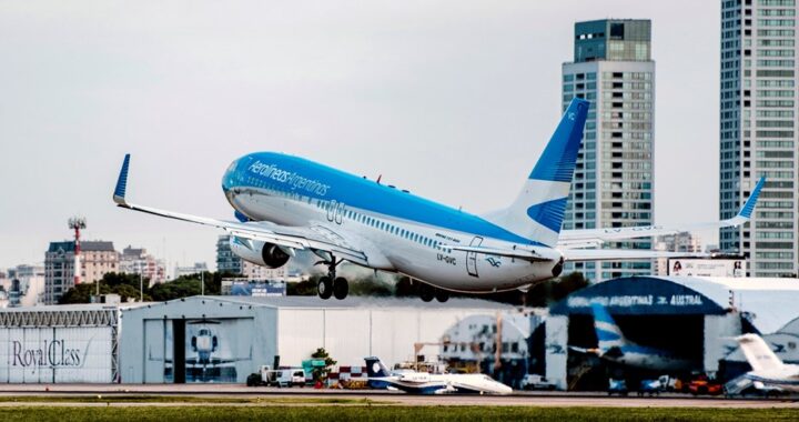 EL GOBIERNO AMENAZA CON CERRAR AEROLÍNEAS SI LOS GREMIOS NO FRENAN LAS MEDIDAS DE FUERZA