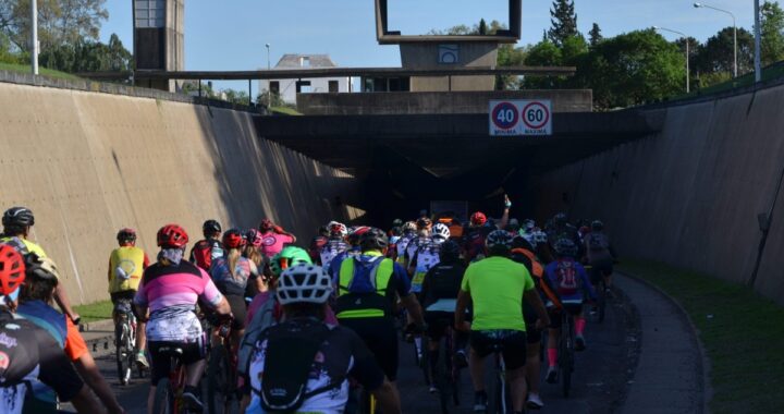 DOMINGO A PURA FIESTA Y BICICLETA EN EL TÚNEL SUBFLUVIAL