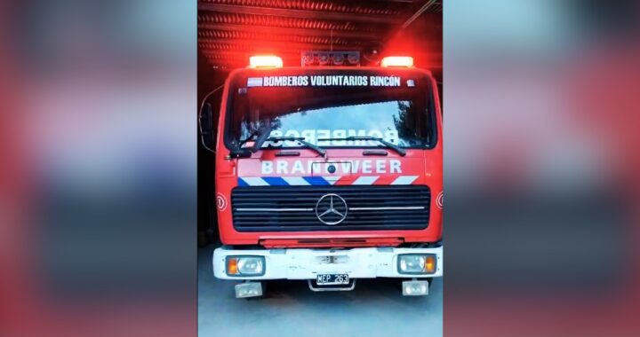 BOMBEROS VOLUNTARIOS DE RINCÓN ESTRENÓ BALIZAS Y SIRENAS NUEVAS CON UN APORTE DEL SENADOR POR LA CAPITAL